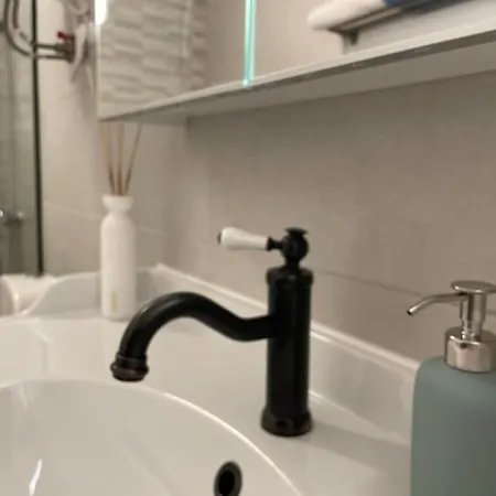 Lägenhet Cozy 2-room - Self Check-in, Free Parking