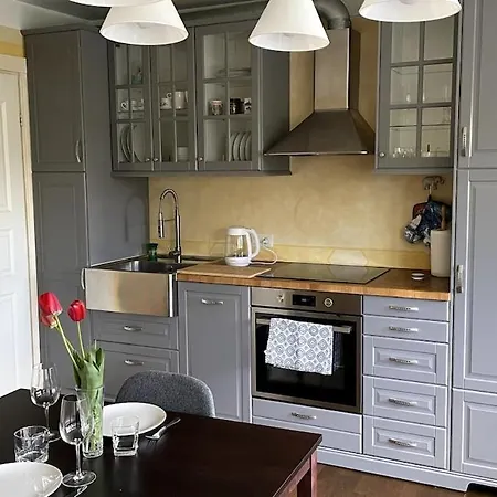 Cozy 2-room - Self Check-in, Free Parking Apartament *