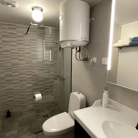 Cozy 2-room - Self Check-in, Free Parking