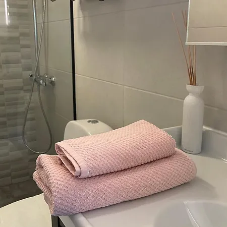 Lägenhet Cozy 2-room - Self Check-in, Free Parking *