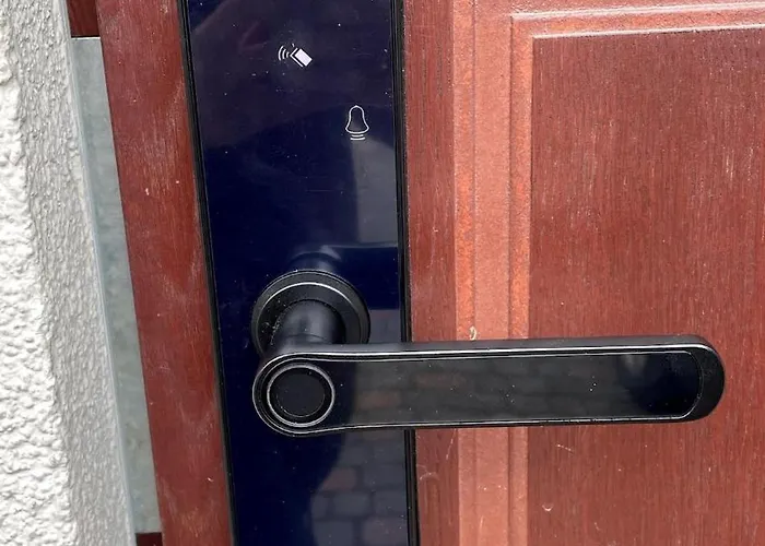 Cozy 2-room - Self Check-in, Free Parking *