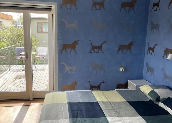 Cozy 2-room - Self Check-in, Free Parking Apartament *