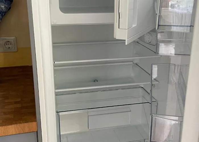 Cozy 2-room - Self Check-in, Free Parking Apartament