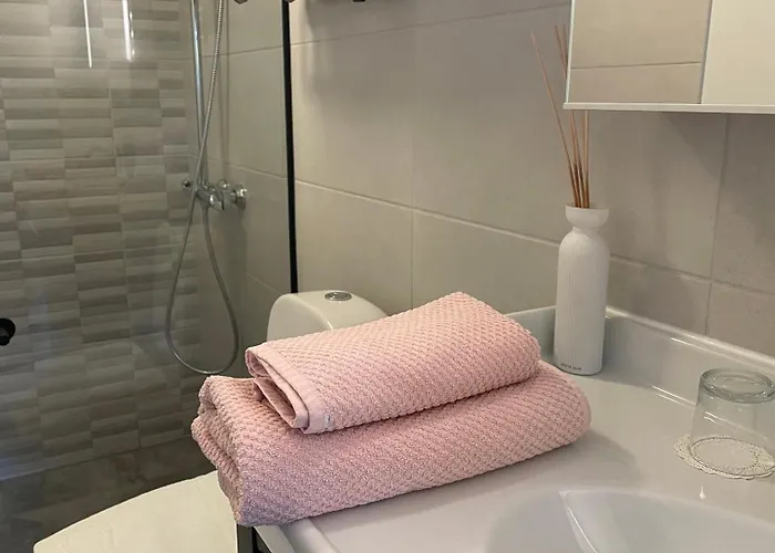 Apartamento Cozy 2-room - Self Check-in, Free Parking *